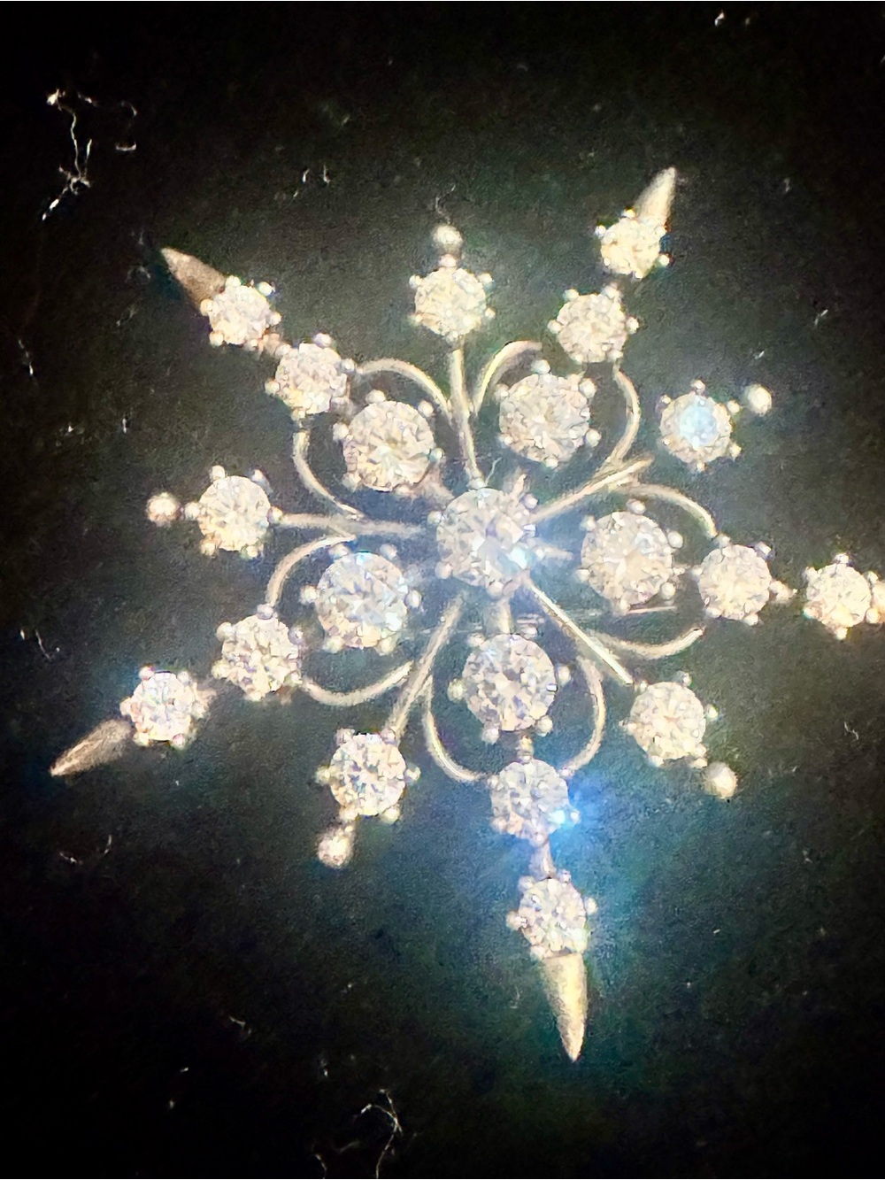 Vintage 925 Silver Snowflake brooch with CZ Clear Crystal accents - Picture 5 of 10